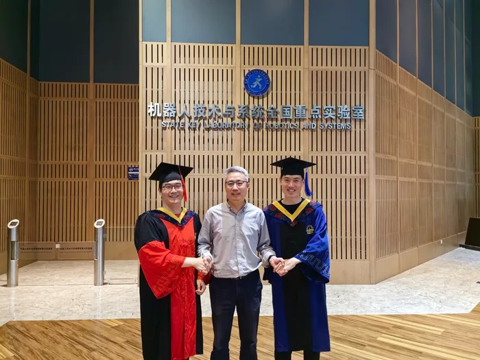 2024 年 6 月在哈尔滨工业大学机器人技术与系统全国重点实验室的毕业合影